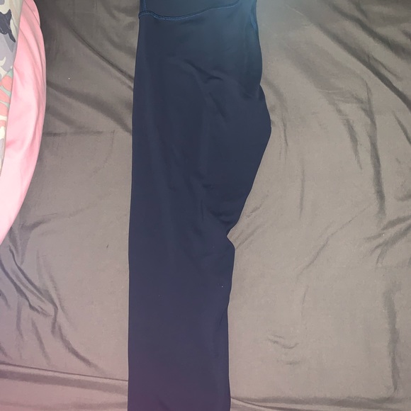 Size 8 navy lulu lemon crop - Picture 2 of 2